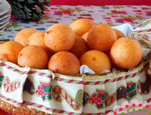 Buñuelos Colombianos — Bolitas de Queso Fritas de la Navidad Colombiana