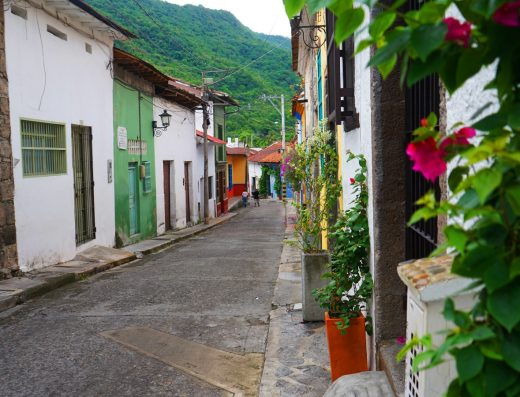 Honda — El Pueblo Colonial del Río Magdalena en Tolima, Colombia