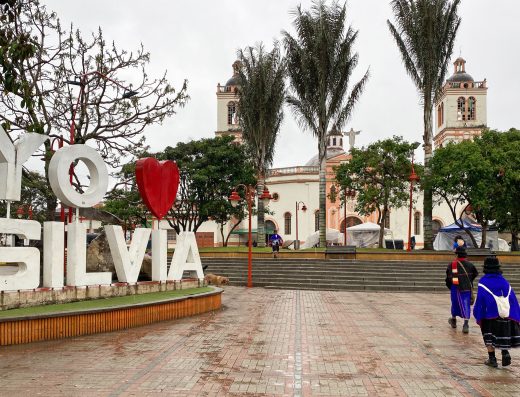Tradiciones ancestrales, paisajes andinos y el colorido mercado indígena convierten a Silvia en uno de los destinos culturales más fascinantes de Colombia.