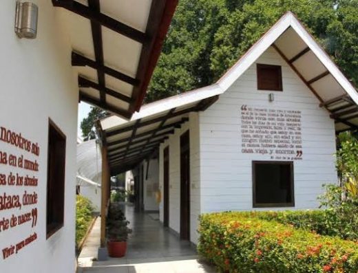 Aracataca es el destino donde nació el realismo mágico. Sus calles, su historia y el legado de Gabriel García Márquez convierten este municipio en una visita obligada para los amantes de la literatura y la cultura.