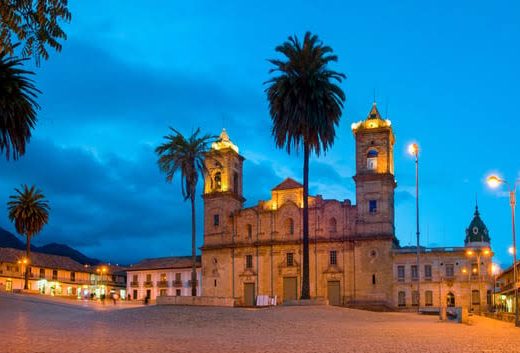 Descubre Zipaquirá, Cundinamarca, una ciudad histórica famosa por la Catedral de Sal, su arquitectura colonial, su legado minero y uno de los centros históricos más bellos de Colombia.