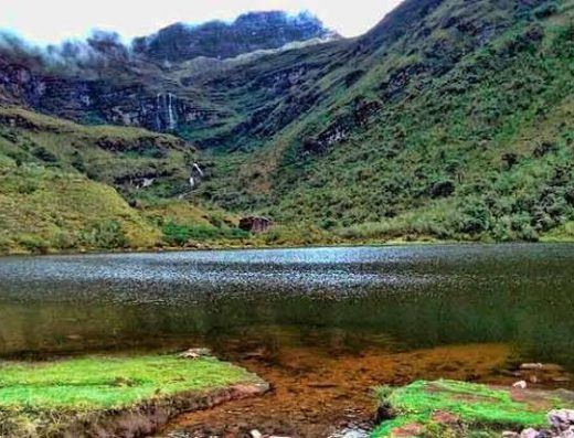 Explora Chitagá, Norte de Santander, un encantador municipio andino rodeado de montañas y muy cerca del Páramo del Almorzadero. Disfruta de senderismo, naturaleza, cultura y paisajes únicos.