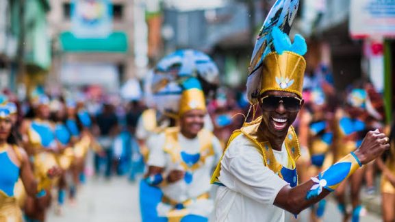 Fiestas de San Pacho 2026 en Quibdó, Chocó, con comparsas, disfraces, música de chirimía y expresiones culturales afrocolombianas.
