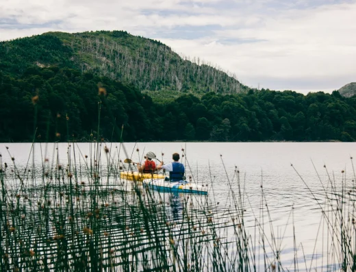 Descubre Mesetas, Meta, un destino de aventura donde el Río Güejar, cascadas, miradores y la Serranía de La Macarena ofrecen experiencias inolvidables de ecoturismo y rafting.