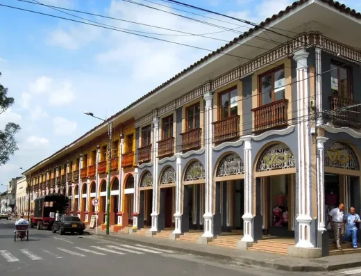 Descubre Buga, Valle del Cauca, hogar de la Basílica del Señor de los Milagros. Conoce su historia, patrimonio, gastronomía y tradición religiosa.