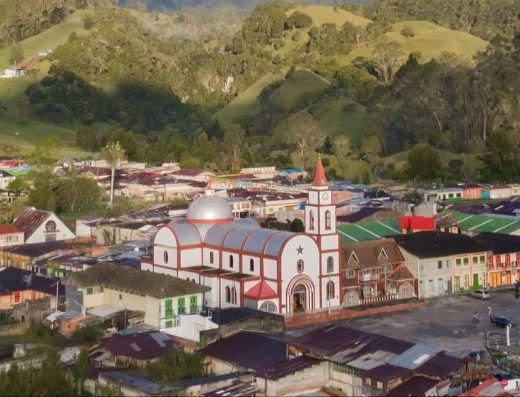 qué hacer en Murillo Tolima, turismo en Murillo, Termales de Murillo, Nevado del Ruiz, páramo Murillo Tolima, frailejones Tolima, ecoturismo Tolima