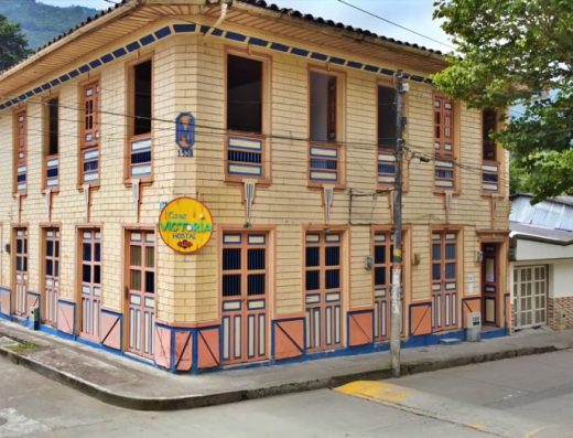Pijao es un pueblo cafetero donde las montañas, el café, las casas tradicionales y la tranquilidad se convierten en una experiencia auténtica del Quindío.