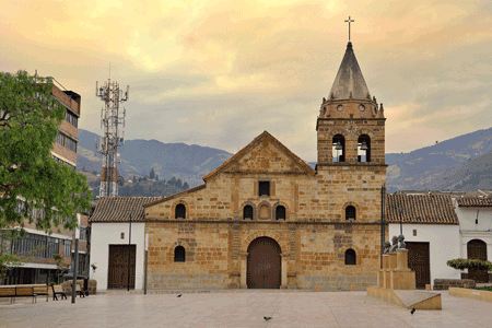 qué hacer en Pamplona, turismo en Pamplona Norte de Santander, Ciudad Mitrada, Catedral de Pamplona, turismo religioso Colombia, patrimonio colonial