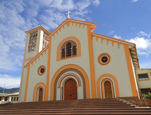 San Francisco es un destino donde los paisajes andinos se encuentran con la Amazonía, rodeados de montañas, bosques, cultura ancestral y comunidades que conservan sus tradiciones.
