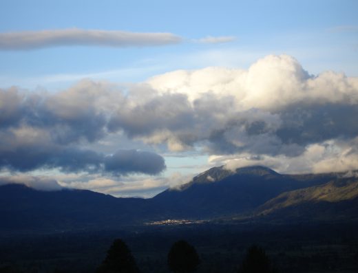 ¿Quieres descubrir uno de los rincones más verdes y auténticos del Putumayo? San Francisco te espera entre montañas, bosques, ríos y las tradiciones ancestrales del Valle de Sibundoy.