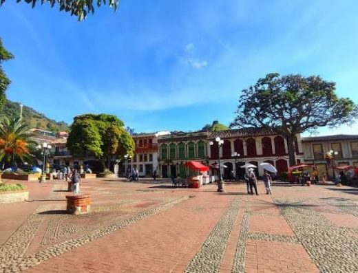 qué hacer en Pamplona, turismo en Pamplona Norte de Santander, Ciudad Mitrada, Catedral de Pamplona, turismo religioso Colombia, patrimonio colonial