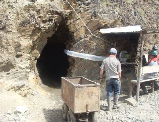 🚗 Túneles de Piedra de la Represa de Chivor — Proeza Vial y Miradores en Macanal
