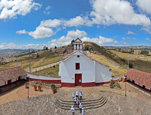 ⛪ Ermita de San Lázaro y Alto de la Cruz — Mirador Panorámico y Devoción en Tunja
