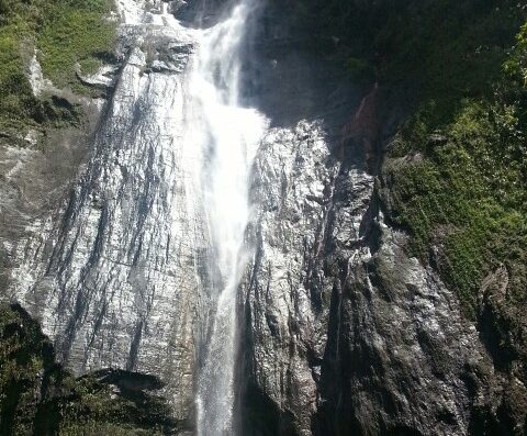 Cascada La Cristalina de Macanal — Caída de Agua y Ecoturismo en el Valle de Tenza