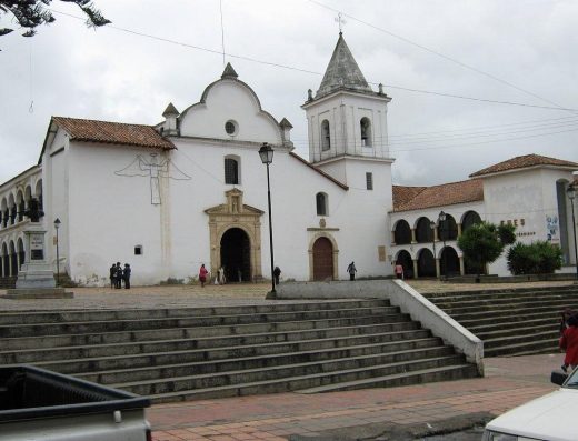 ⛪ Iglesia y Convento de San Francisco — Claustro del Siglo XVI y Criptas en Tunja