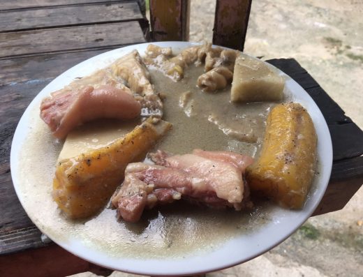 🍲 Rondón Isleño Tradicional — La Cazuela Raizal de Leche de Coco y Fruta de Pan en San Andrés